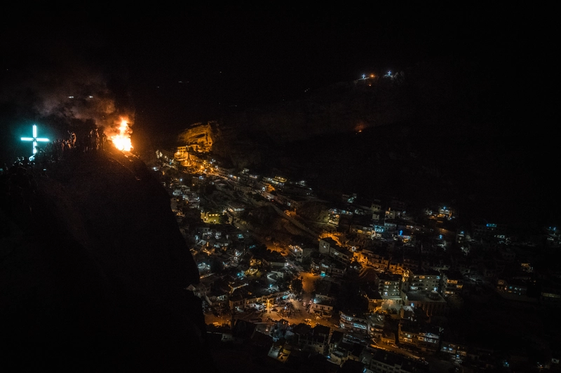 Christliches Fest der Kreuzerhöhung in Maalula in Syrien bei Nacht